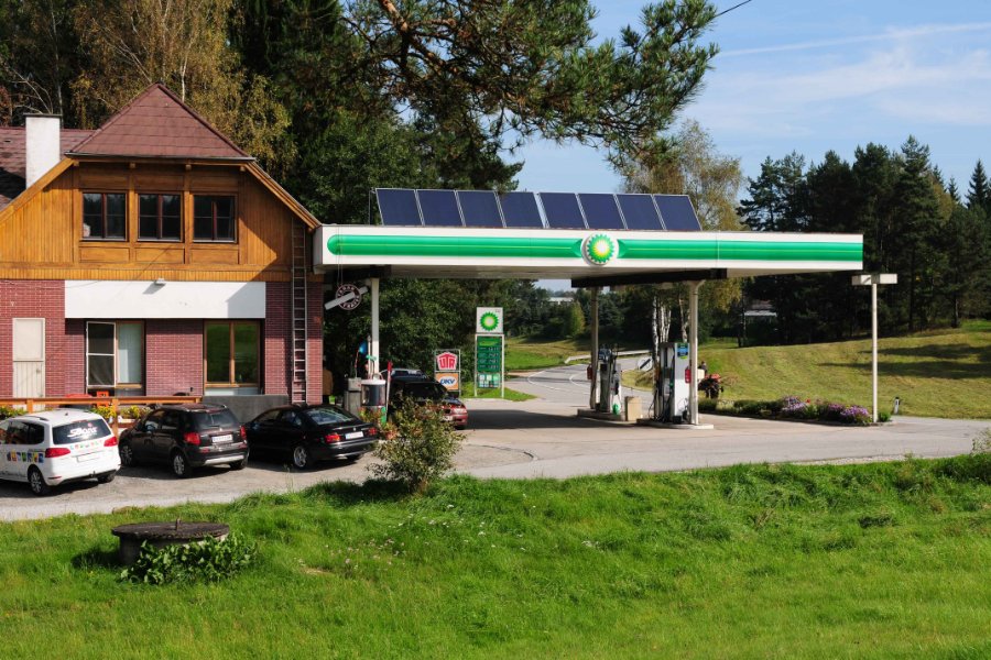 Auf dem Tankstellen-Dach ist genug Platz für die Solaranlage