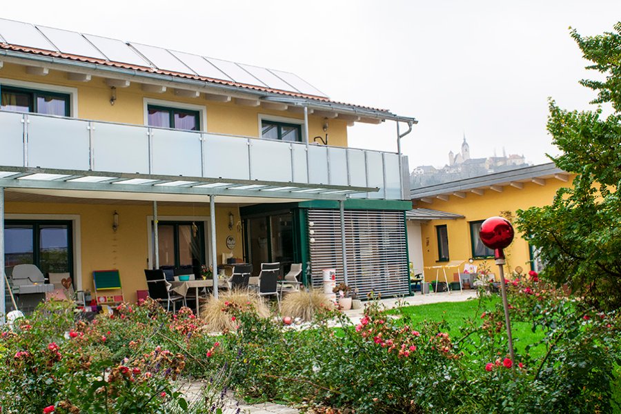 Wohnhaus mit Solaranlage Aufdach 20 m2 für Warmwasser und Raumwärme