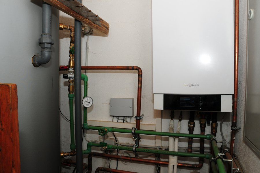 Ursprünglich war ich an Erdwärme interessiert, aber mit der Luft-Wärmepumpe ist es unkomplizierter – auch, dass sie so platzsparend ist, ist ein großer Vorteil!