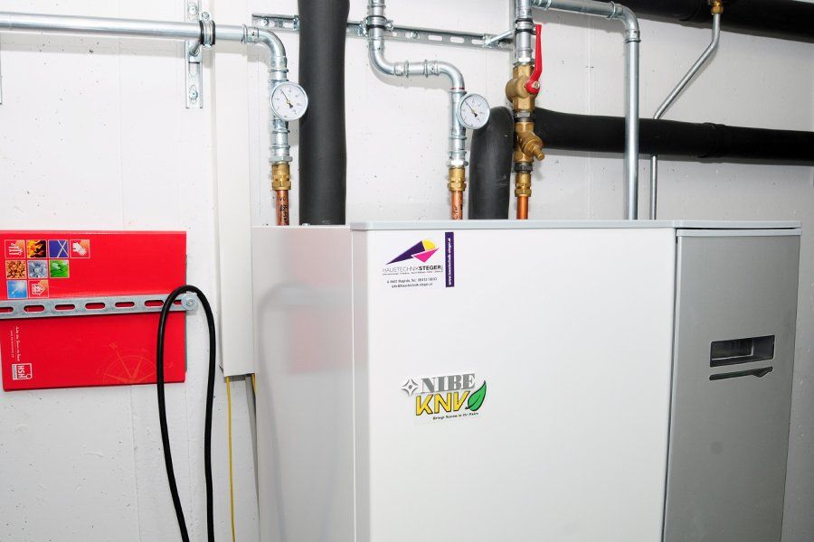 Wir benötigen keinen extrigen Brennstoff und kein Lager. Zudem heizt die Wärmepumpe energieeffizient und sauber. Wir schätzen den Komfort!