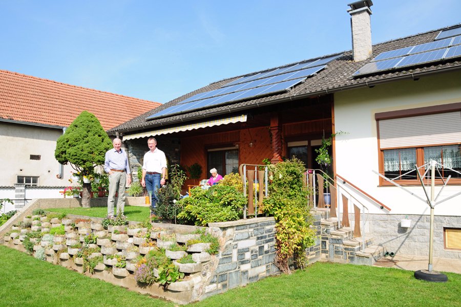 Die Energie der Sonne kostet immerhin nichts und wir sehen die Anlagen auch als Wertanlage. 