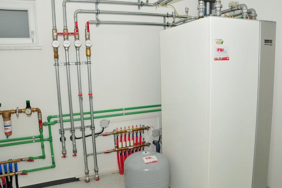 Die Wärmepumpe arbeitet sauber und kostengünstig zu sensationellen Betriebskosten.