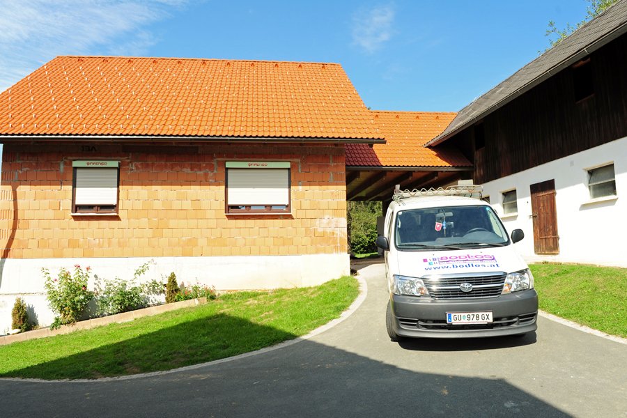 Im neuen Wohnhaus wird mit Fußbodenheizung geheizt.