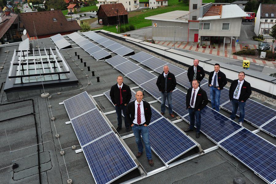 Wir hatten eine bestehende 5kW Anlage. Da der Verbrauch aber sehr hoch war, haben wir die Anlage erweitert und sind jetzt sehr zufrieden.