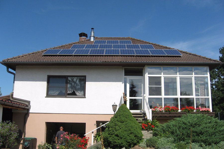 Den überschüssigen Strom speise ich nun nicht mehr ein, sondern lade mein Elektroauto damit auf.