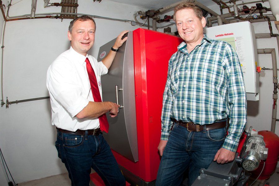 Manfred Denkt mit Winzer Anton Ott