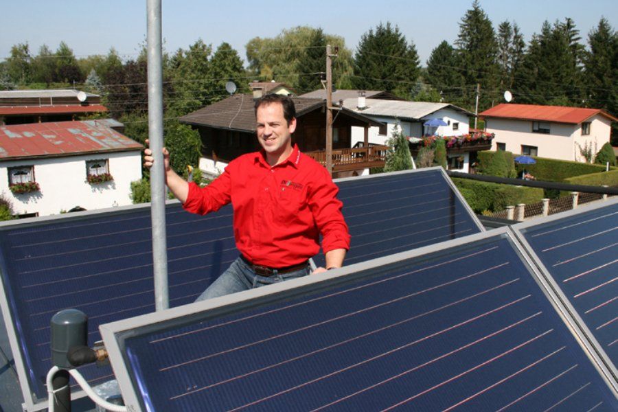 Markus Dillinger überzeugte Angelika Waldum + Norbert Entlicher von Solarwärme