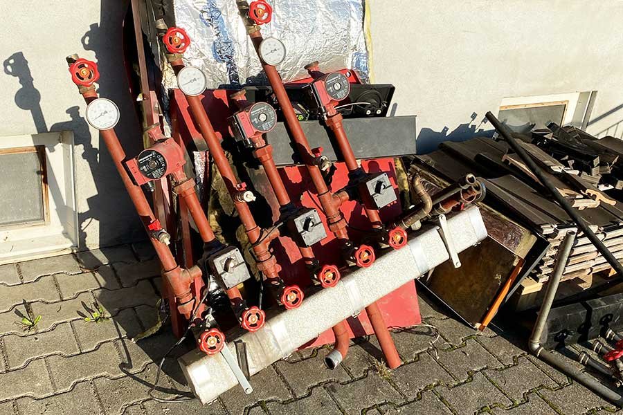 Auch die Heizungsverteilung wurde demontiert und erneuert.
