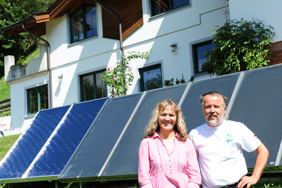 Helga Hasenauer ist von der Gratis Sonnenenergie begeistert.
