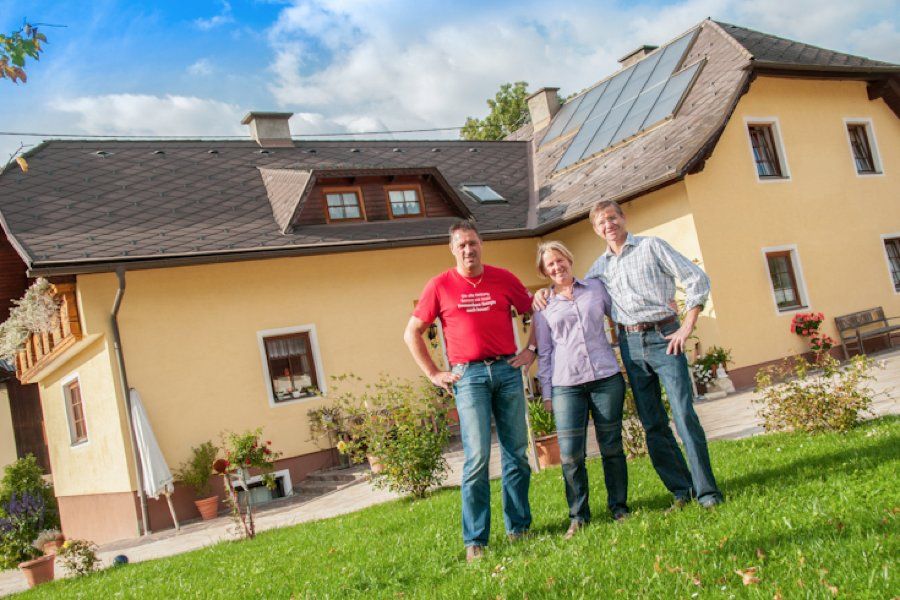 Elisabeth und Peter Thaler mit Helmut Proprentner von Solaris (li)