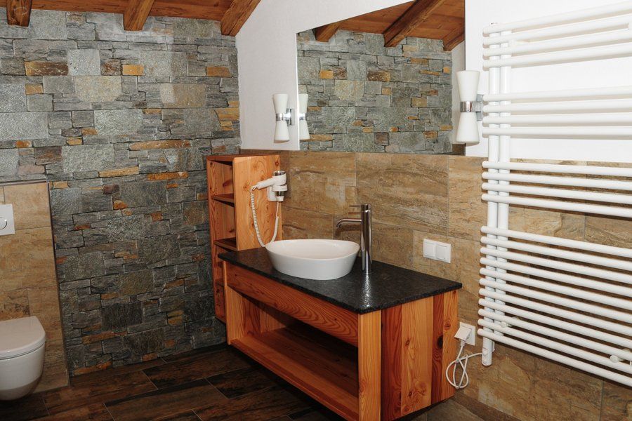Egal ob in den Wohlfühlbädern oder der Sauna, die Chalets laden zum Relaxen und Entspannen ein.