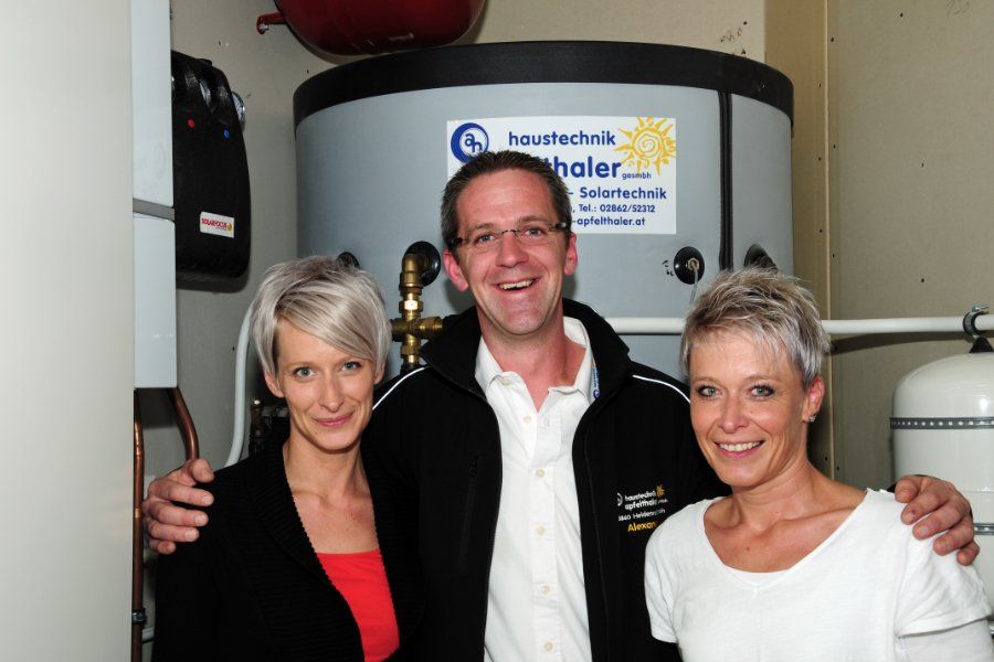 Alexander Apfelthaler mit Bettina und Sabine Anibas