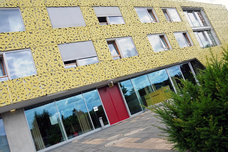 Das Seniorenhaus, die Volks- und Hauptschule Seekirchen sowie die Volksschule Mödlham...