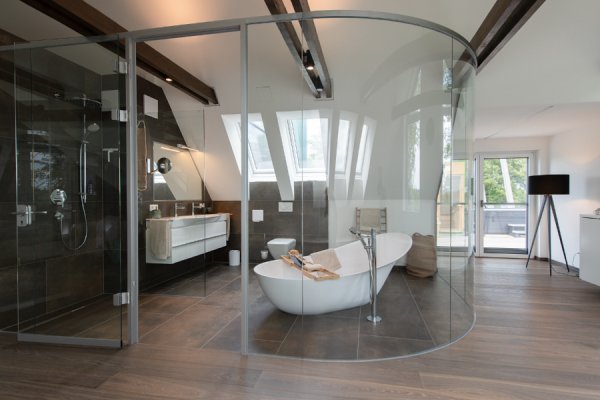 Modernes Designbad immer im Blick