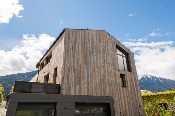 Die Kraft von Holz und Sonne