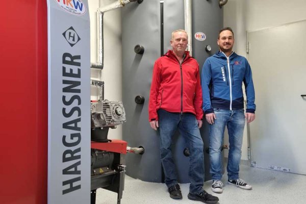 Drei Häuser und eine Heizung