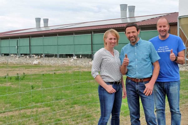 Eine perfekte Kombi: Solar und Bio-Hühner