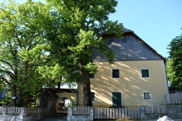 Alter Hof mit neuer Heizung