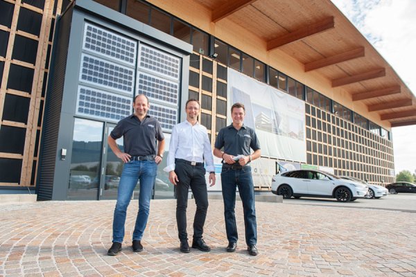 Intelligente Technik für PV-Produktion