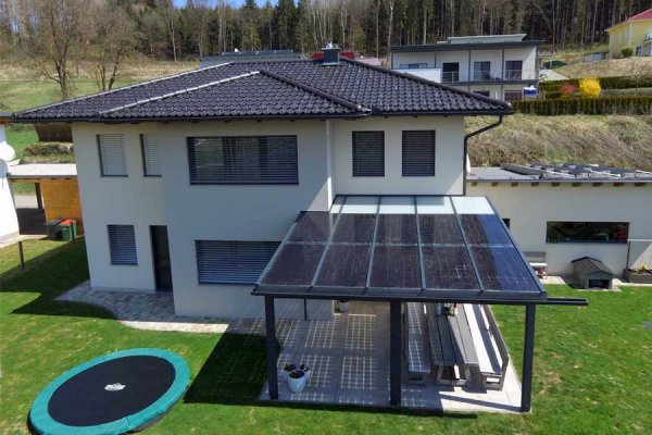 PV als Schattenspender auf der Terrasse