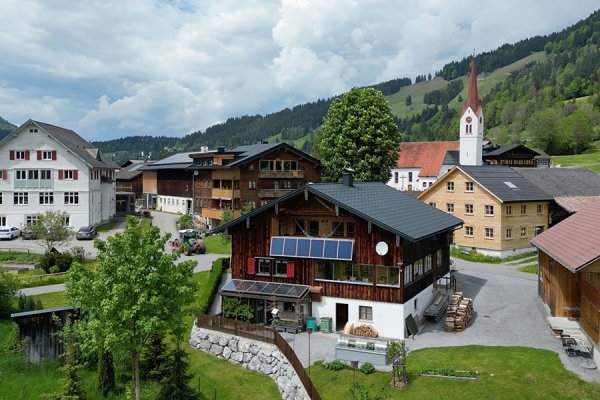 Stückholz und ganz viel Sonnenwärme