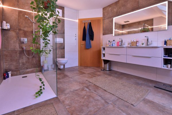 Komfortdusche im neuen Wohlfühlbad